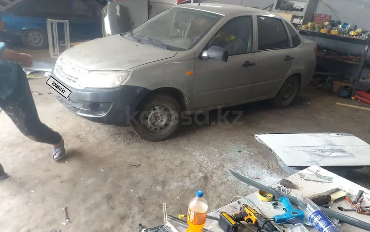 ВАЗ (Lada) Granta 2190 2012 годаүшін1 000 000 тг. в Атырау