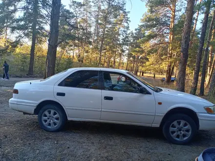 Toyota Camry 1998 года за 2 700 000 тг. в Семей – фото 5