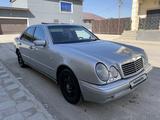 Mercedes-Benz E 320 1998 года за 3 800 000 тг. в Жанаозен – фото 2