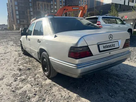 Mercedes-Benz E 220 1993 года за 2 950 000 тг. в Астана – фото 6