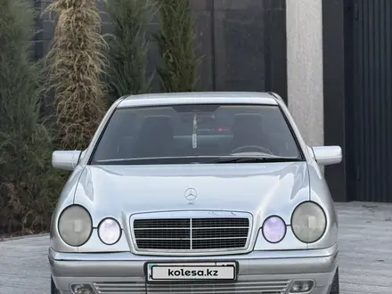 Mercedes-Benz E 230 1996 года за 1 750 000 тг. в Шымкент – фото 2