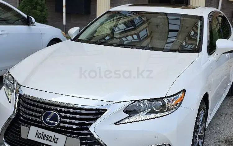 Lexus ES 300h 2016 годаfor14 000 000 тг. в Актау