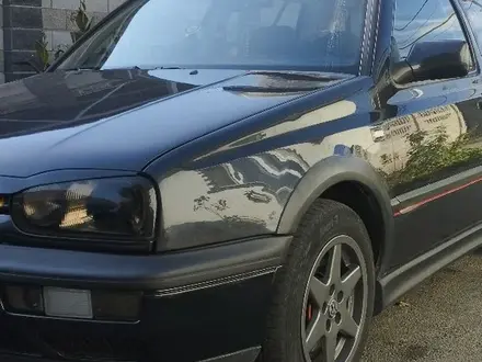 Volkswagen Golf 1994 года за 1 500 000 тг. в Алматы