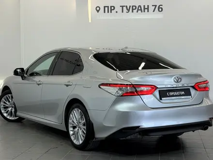 Toyota Camry Prestige 2019 года за 11 490 000 тг. в Астана – фото 2