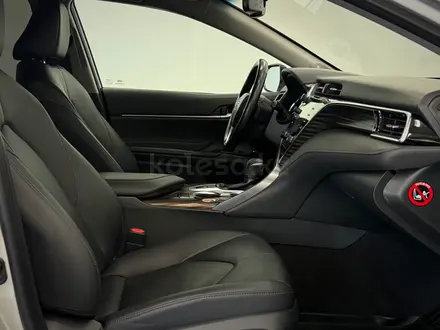 Toyota Camry Prestige 2019 года за 11 490 000 тг. в Астана – фото 6