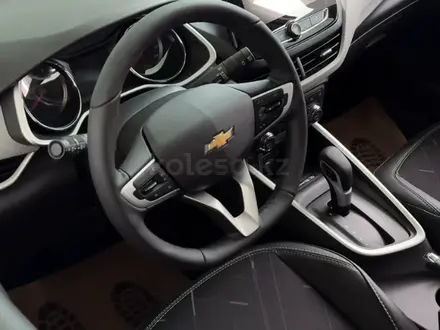 Chevrolet Onix Premier 1 2025 года за 7 290 000 тг. в Караганда – фото 5