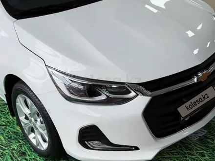 Chevrolet Onix Premier 1 2025 года за 7 290 000 тг. в Караганда – фото 4