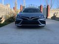 Toyota Camry 2018 года за 9 000 000 тг. в Шымкент – фото 2