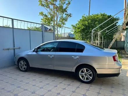 Volkswagen Passat 2005 года за 3 200 000 тг. в Алматы – фото 2