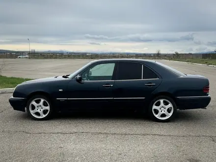 Mercedes-Benz E 230 1997 года за 2 450 000 тг. в Талдыкорган