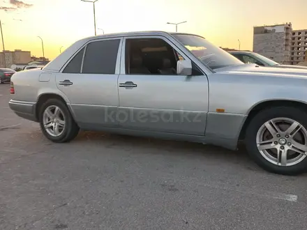 Mercedes-Benz E 280 1993 года за 2 300 000 тг. в Актау – фото 6