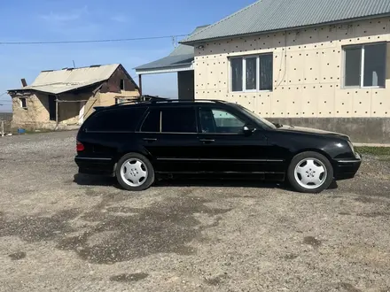 Mercedes-Benz E 320 2000 года за 5 000 000 тг. в Шымкент – фото 3