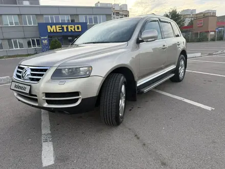 Volkswagen Touareg 2006 года за 5 000 000 тг. в Алматы – фото 2