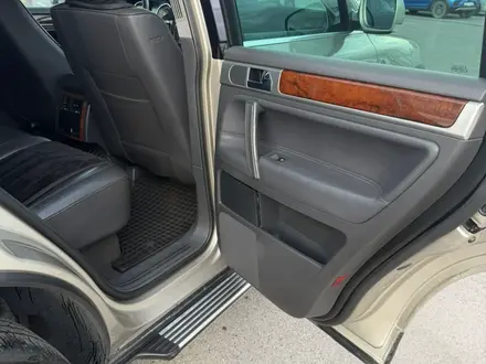 Volkswagen Touareg 2006 года за 5 000 000 тг. в Алматы – фото 5