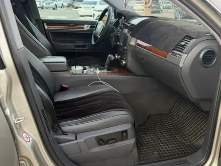 Volkswagen Touareg 2006 года за 5 000 000 тг. в Алматы – фото 8