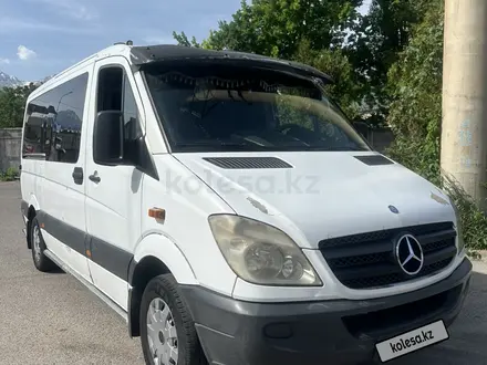 Mercedes-Benz Sprinter 2009 года за 10 800 000 тг. в Алматы – фото 2