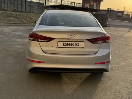 Hyundai Elantra 2017 года за 7 700 000 тг. в Атырау – фото 10