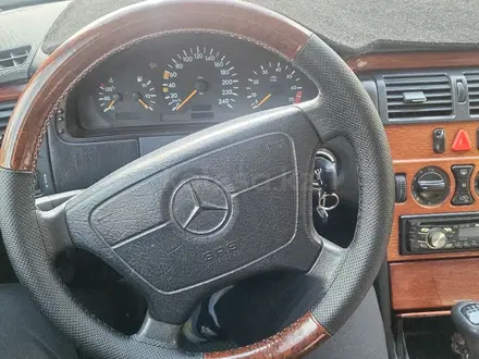 Mercedes-Benz E 200 1998 года за 3 000 000 тг. в Усть-Каменогорск – фото 9