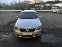 Volkswagen Passat 2005 годаүшін2 700 000 тг. в Алматы