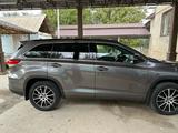 Toyota Highlander 2017 года за 16 000 000 тг. в Шымкент – фото 3