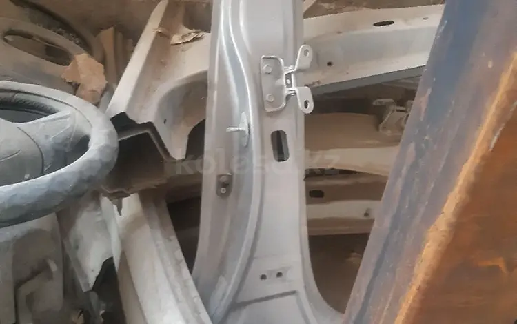 Стойка двери Hyundai Elantra md за 40 000 тг. в Алматы