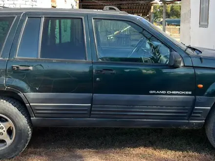 Jeep Grand Cherokee 1997 года за 1 800 000 тг. в Балпык би – фото 3