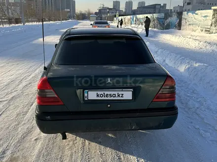 Mercedes-Benz C 200 1996 года за 1 800 000 тг. в Астана – фото 2