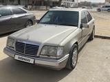 Mercedes-Benz E 320 1994 года за 2 500 000 тг. в Актау – фото 2