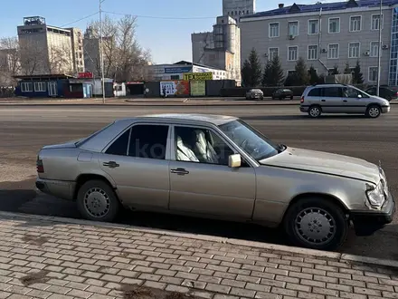 Mercedes-Benz E 300 1990 года за 1 400 000 тг. в Астана – фото 2