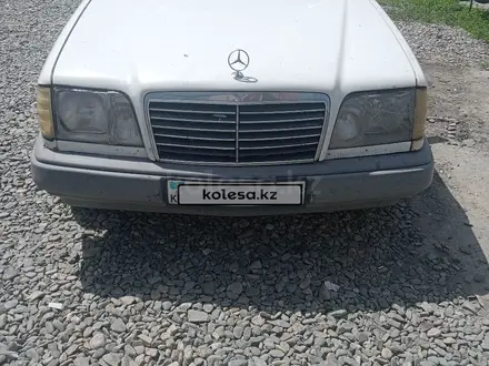 Mercedes-Benz E 280 1994 года за 1 950 000 тг. в Талдыкорган