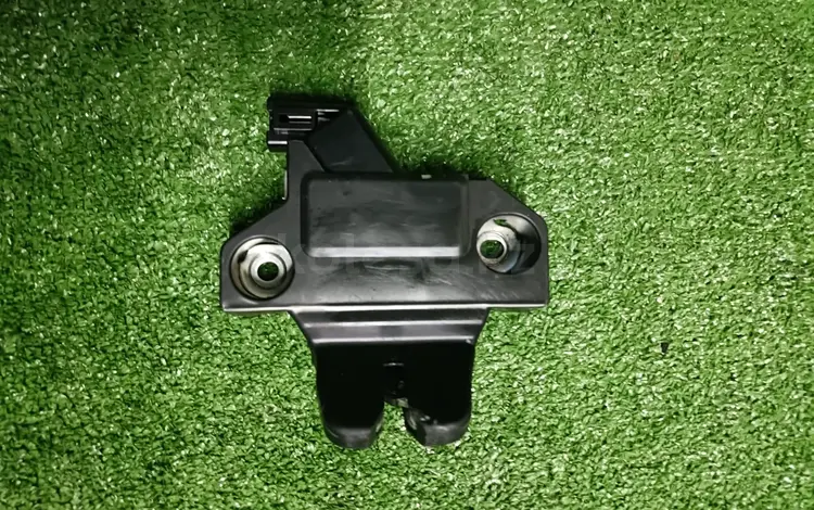 Оригинальный замок багажника от Toyota Camry 50 55 за 25 000 тг. в Алматы