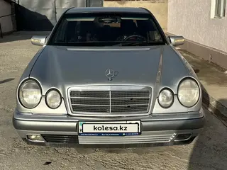 Mercedes-Benz E 230