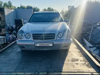 Mercedes-Benz E 230