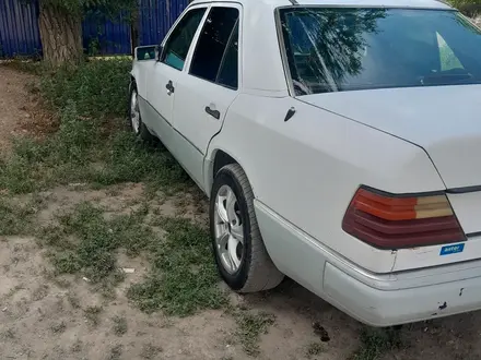 Mercedes-Benz E 230 1990 года за 900 000 тг. в Актобе – фото 3