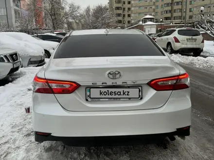 Toyota Camry 2018 года за 12 200 000 тг. в Алматы – фото 12