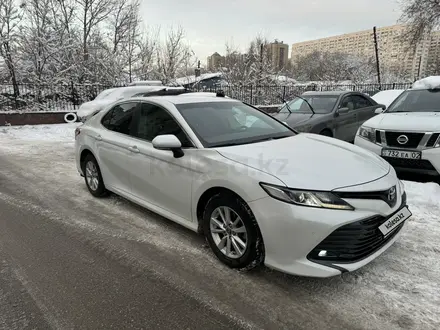 Toyota Camry 2018 года за 12 200 000 тг. в Алматы – фото 4