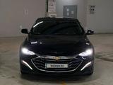 Chevrolet Malibu 2020 года за 11 500 000 тг. в Астана – фото 2