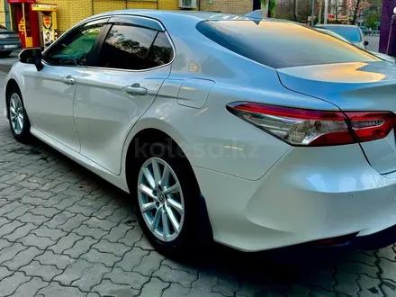 Toyota Camry 2022 года за 14 300 000 тг. в Алматы – фото 10