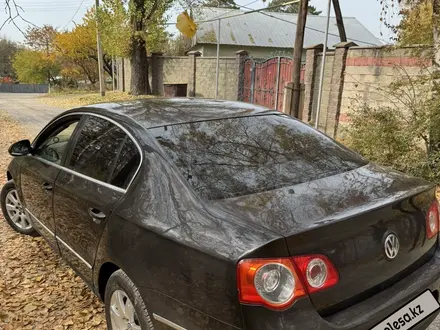 Volkswagen Passat 2006 года за 3 050 000 тг. в Алматы – фото 13