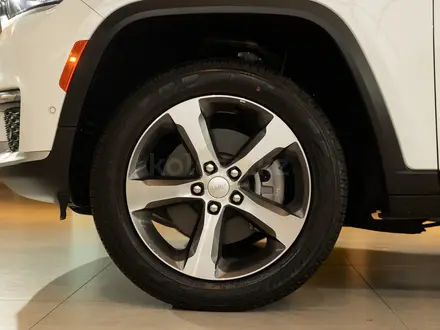 Jeep Grand Cherokee Limited 2023 года за 30 990 000 тг. в Алматы – фото 12