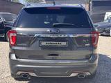 Ford Explorer 2018 года за 14 500 000 тг. в Алматы – фото 4