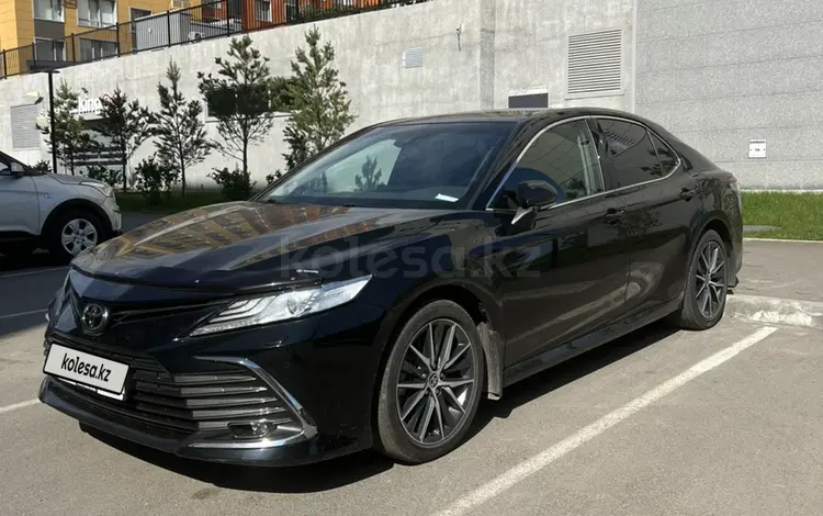 Toyota Camry 2021 года за 17 000 000 тг. в Астана