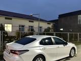 Toyota Camry 2018 годаfor14 000 000 тг. в Шымкент – фото 2