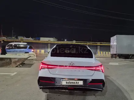 Hyundai Elantra 2024 года за 7 950 000 тг. в Алматы – фото 4