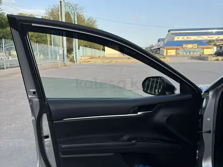Toyota Camry 2018 года за 8 500 000 тг. в Актау – фото 12