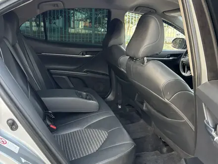 Toyota Camry 2018 года за 8 500 000 тг. в Актау – фото 17
