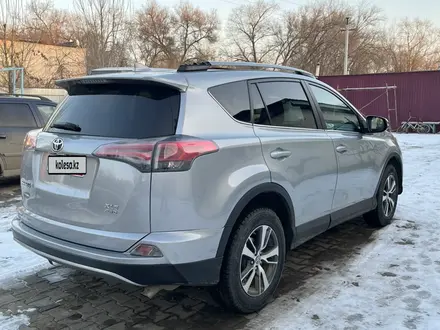 Toyota RAV4 2018 года за 8 950 000 тг. в Актобе – фото 5