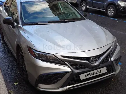 Toyota Camry 2021 года за 12 000 000 тг. в Костанай – фото 13