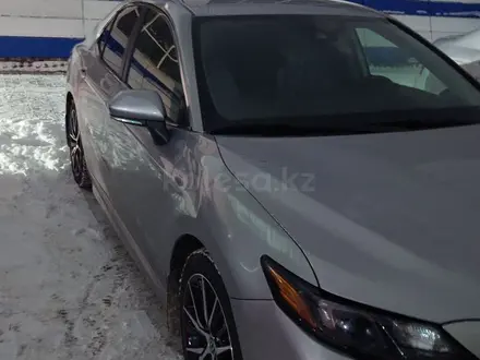 Toyota Camry 2021 года за 12 000 000 тг. в Костанай – фото 15