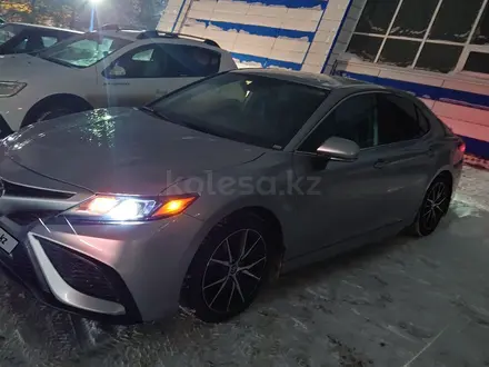 Toyota Camry 2021 года за 12 000 000 тг. в Костанай – фото 16